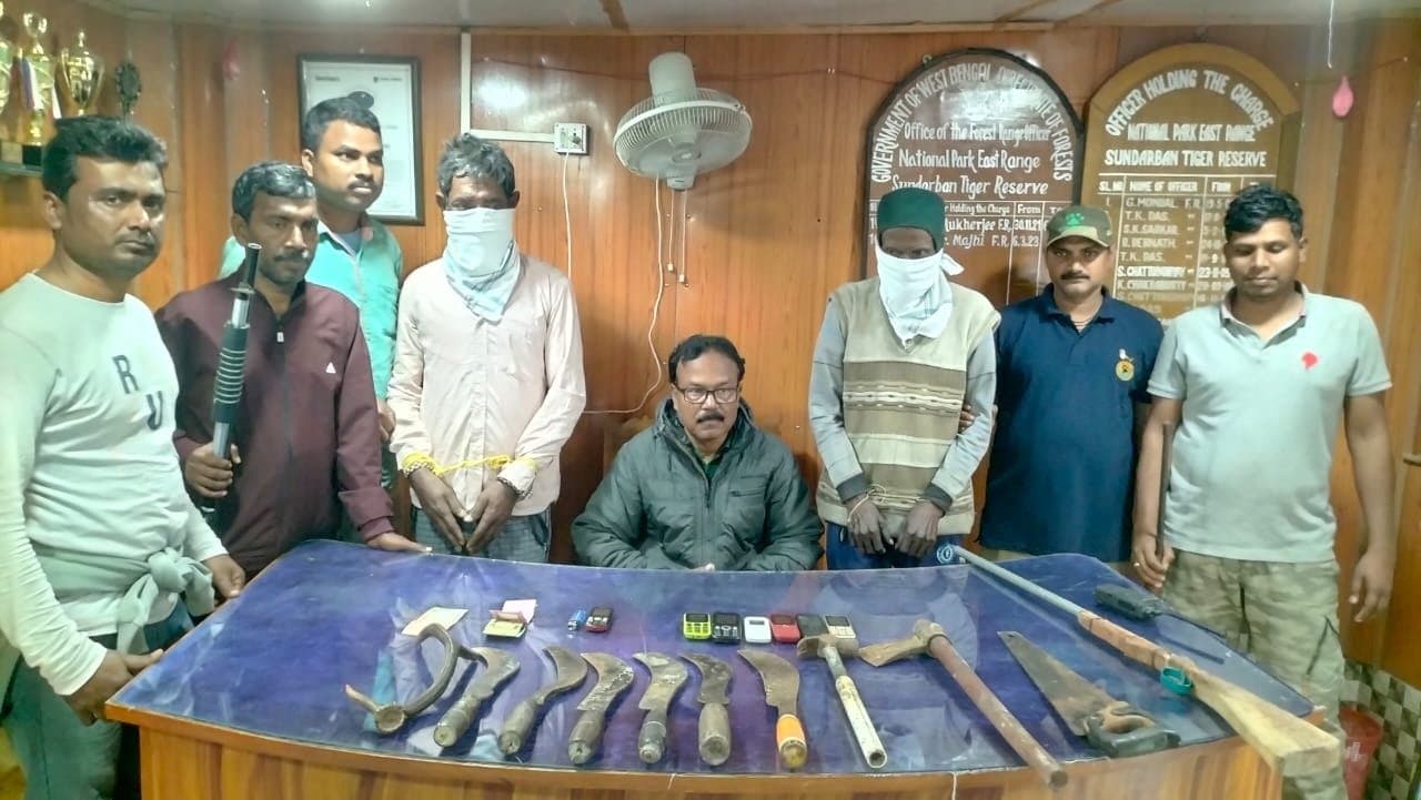 Two Bangladeshi pirates arrested with weapons in Sundarbans