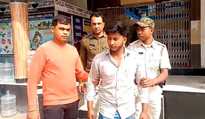 One arrested with illegal weapon in suti