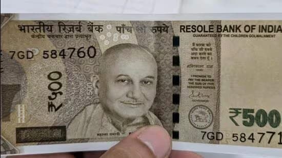  3 conmen who used Anupam Kher photo on prop notes to buy gold gnr