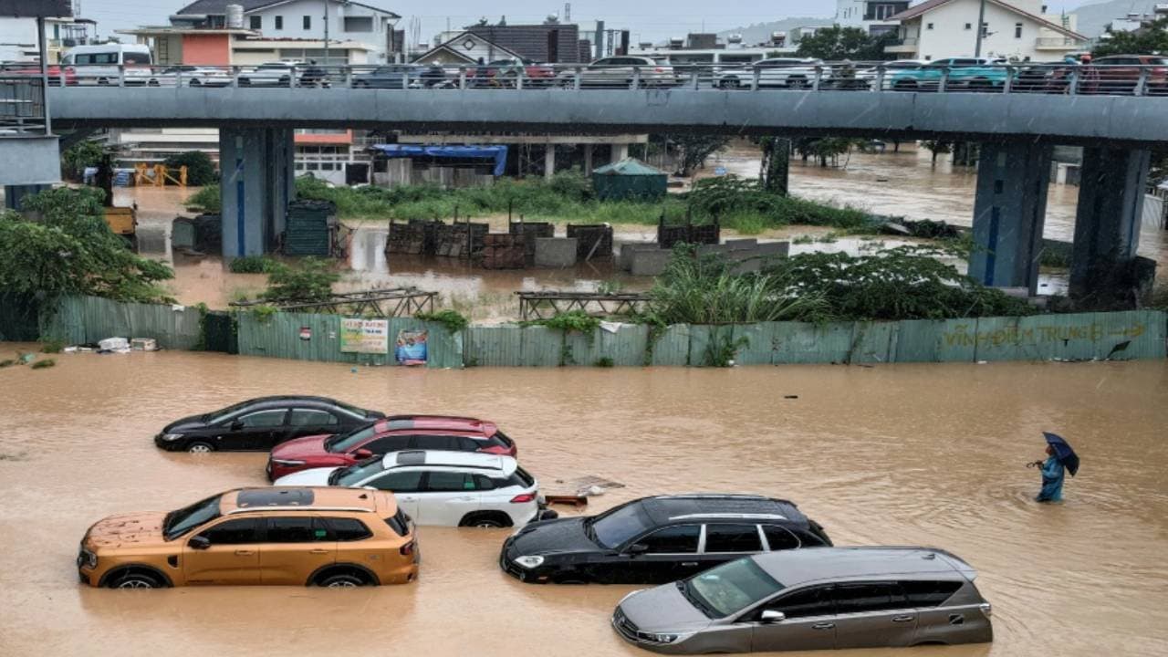 massive flood in Vietnam claims 16 lives