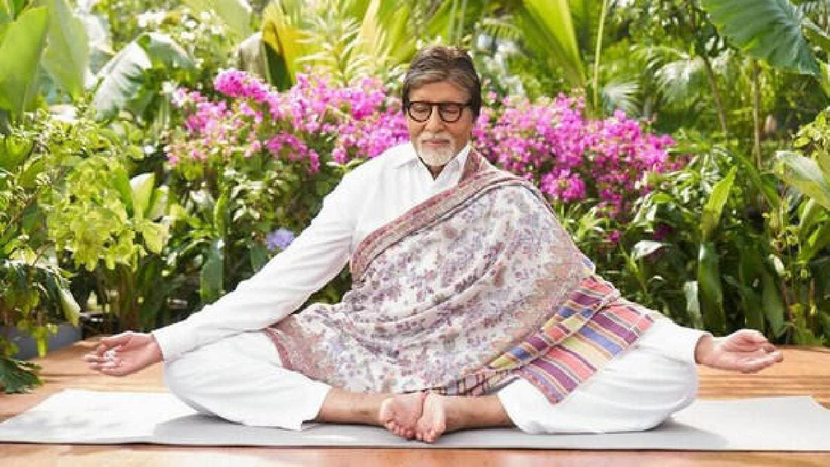 Amitabh Bachchan reveals the secret behind his Coolie movie breakfast yoga scene