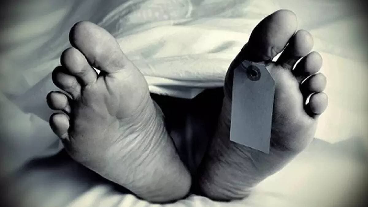 Woman body found at kolkata Serpentine lane