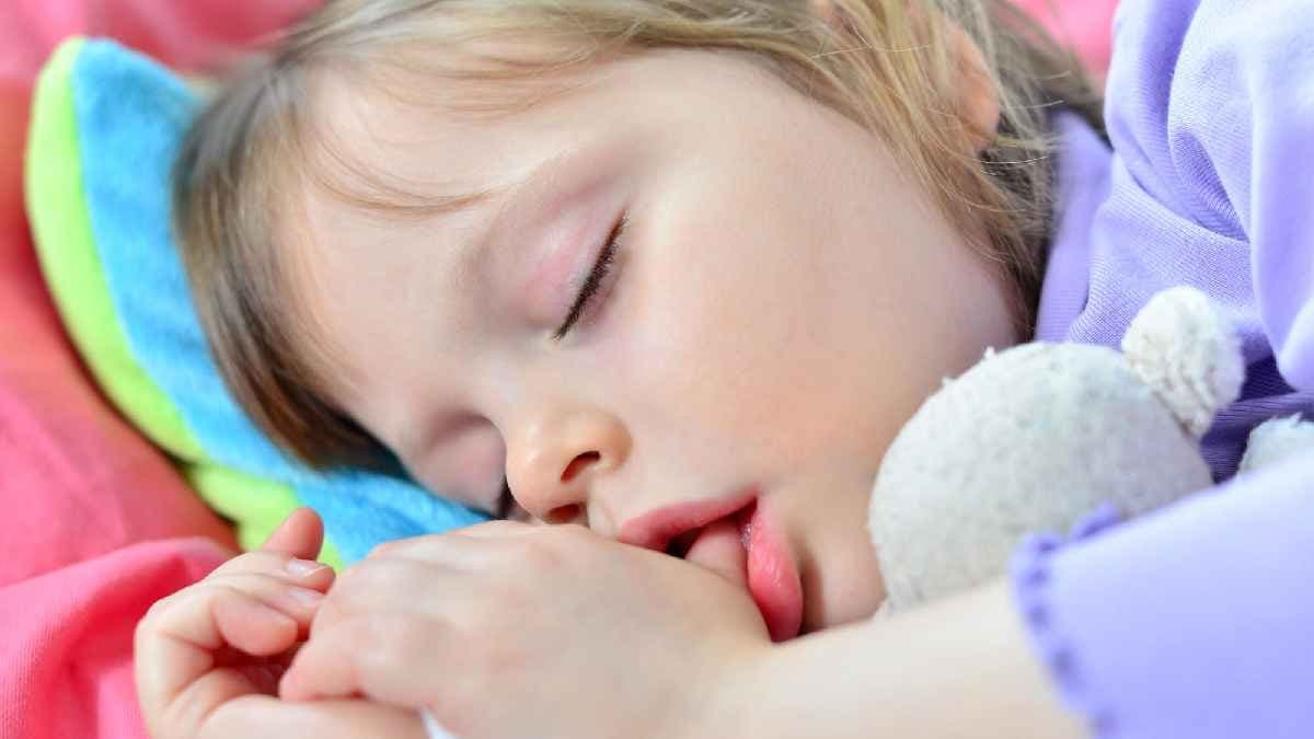 Best time to stop pacifiers and thumb sucking for Baby