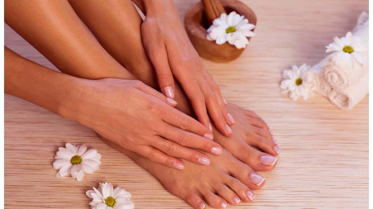 Home Pedicure: পার্লারের খরচের জন্য লাগবে মোটা টাকা? করবেন না, ঘরে বসেই অল্প খরচে কীভাবে পাবেন হাত পায়ের যত্ন? 