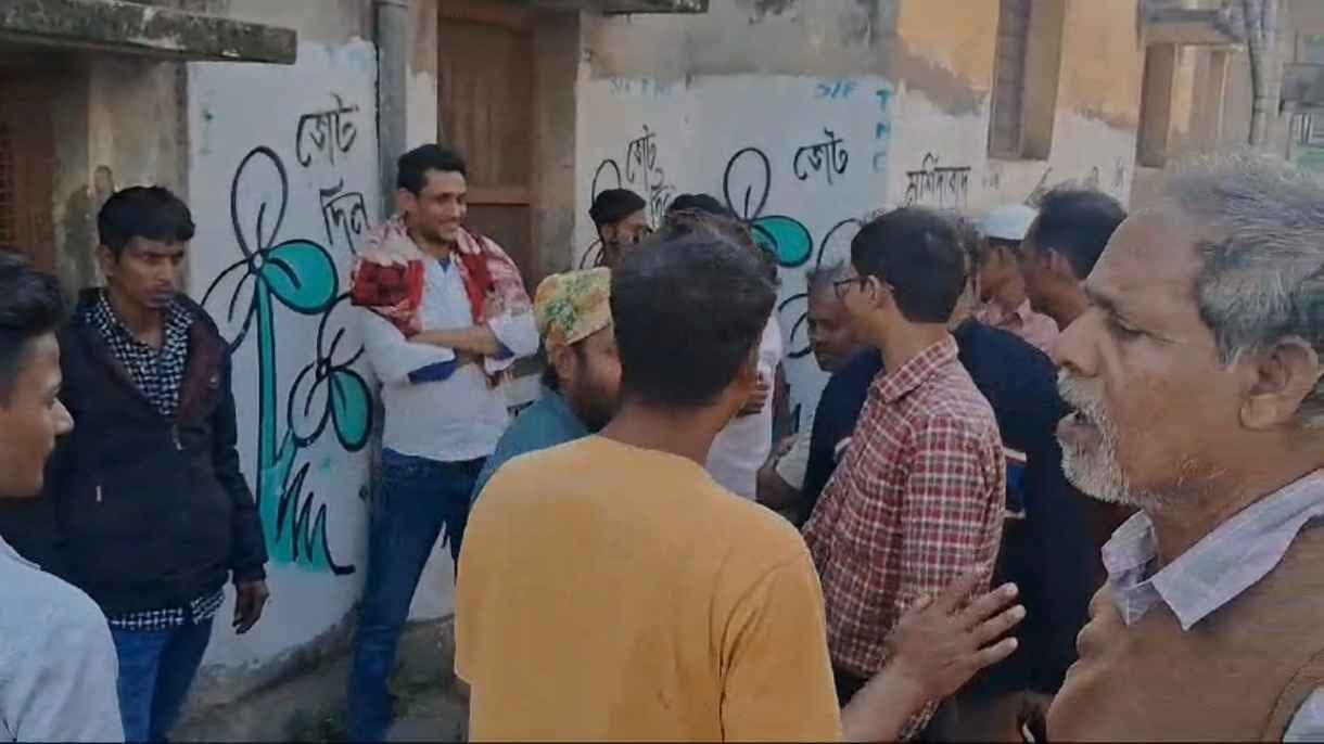 Youth was tried to be abducted close to hazarduari gnr 