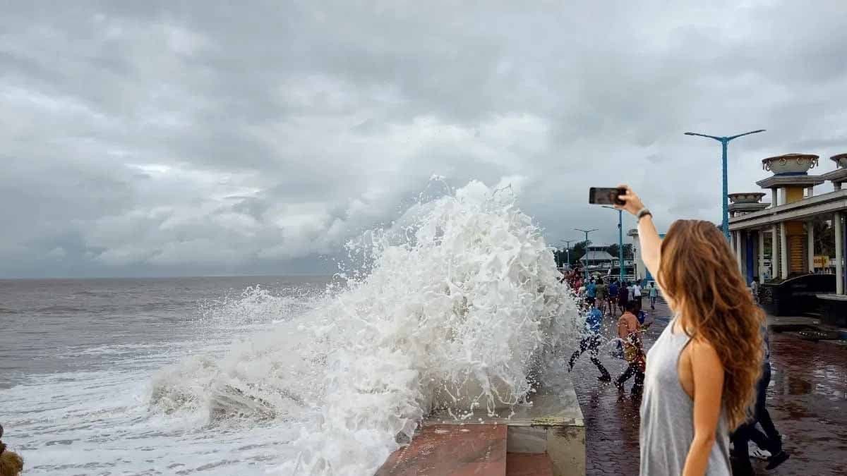 Dont care for Dana Cyclone Selfie in Digha gnr