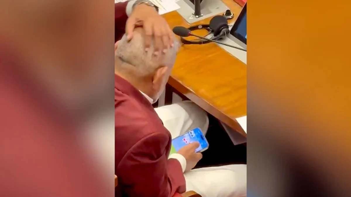 Maharashtra minister Manikrao Kokate caught playing rummy in Assembly