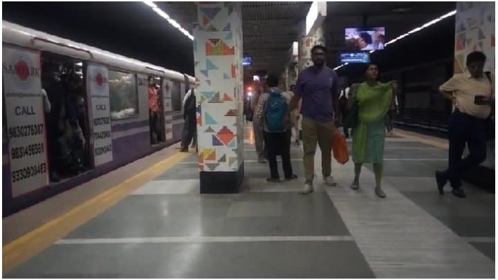 metro services stopped in down track