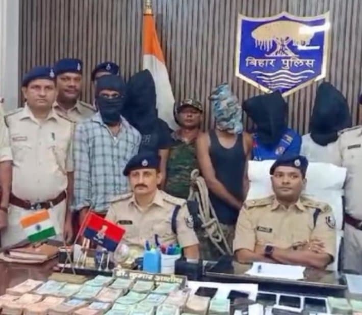 Police arrest criminals within 36 hours who were involved in bank robbery in bihar gnr