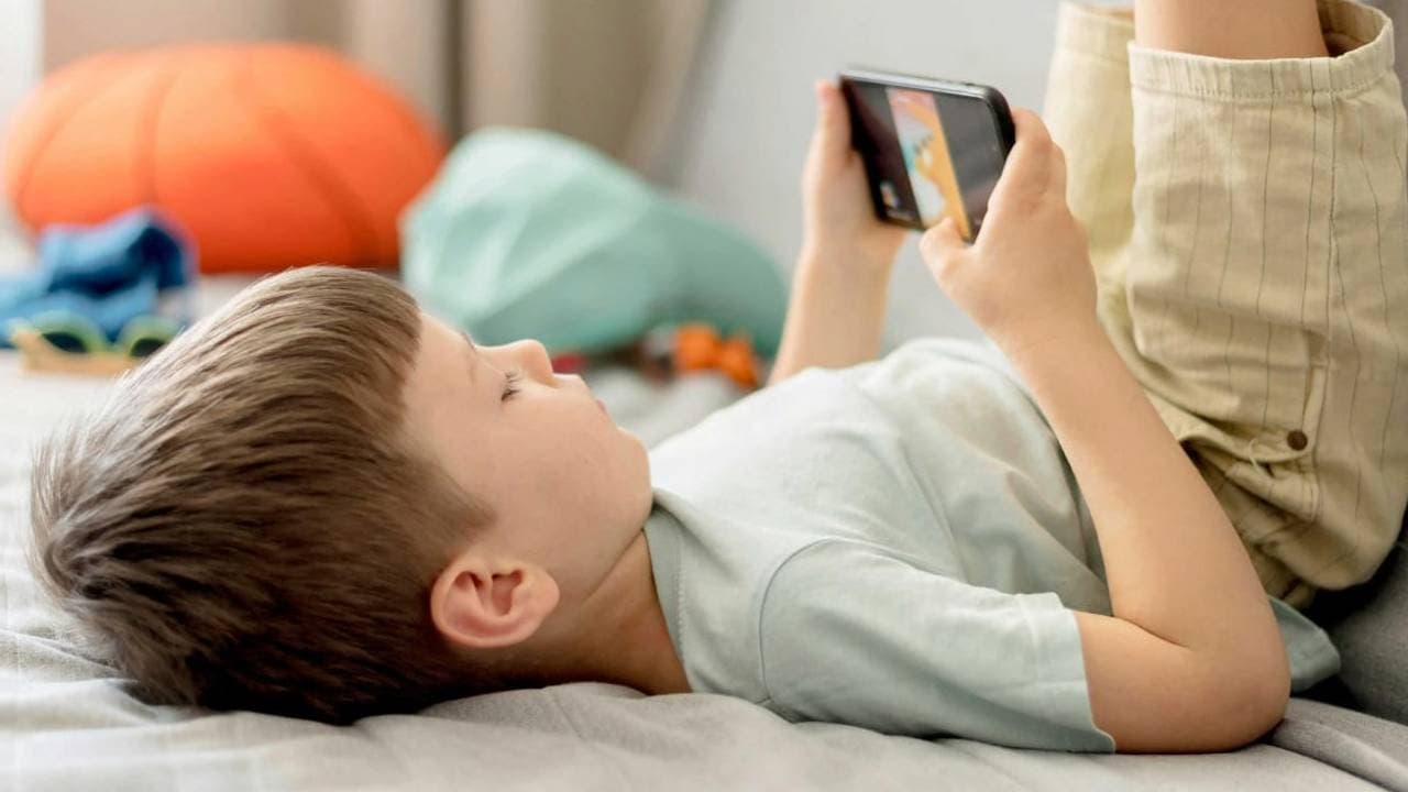 Giving Kids smartphones before Thirteen causes serious Mental Health Issues 