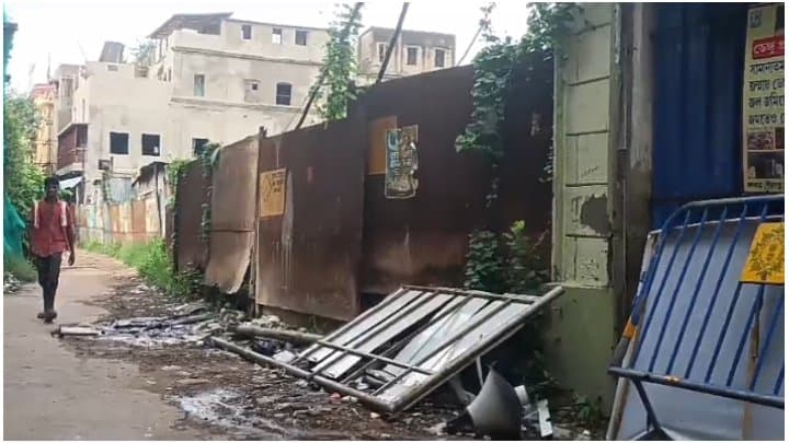 water leak at kolkata metro near bowbazar gnr 
