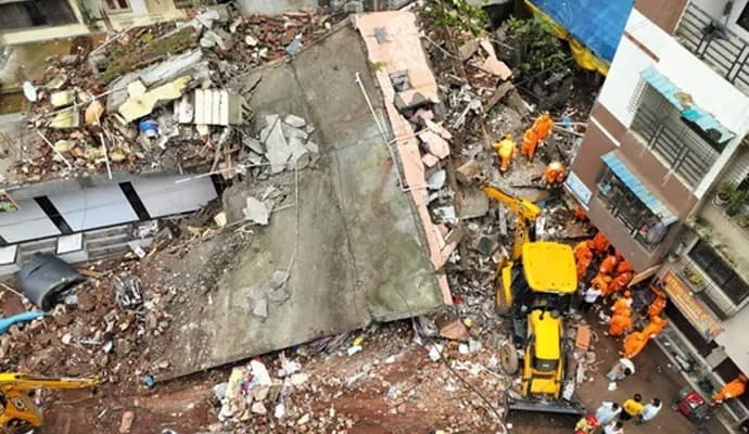  3 storey building collapses in Navi Mumbai Shahbaz village, many feared trapped gnr