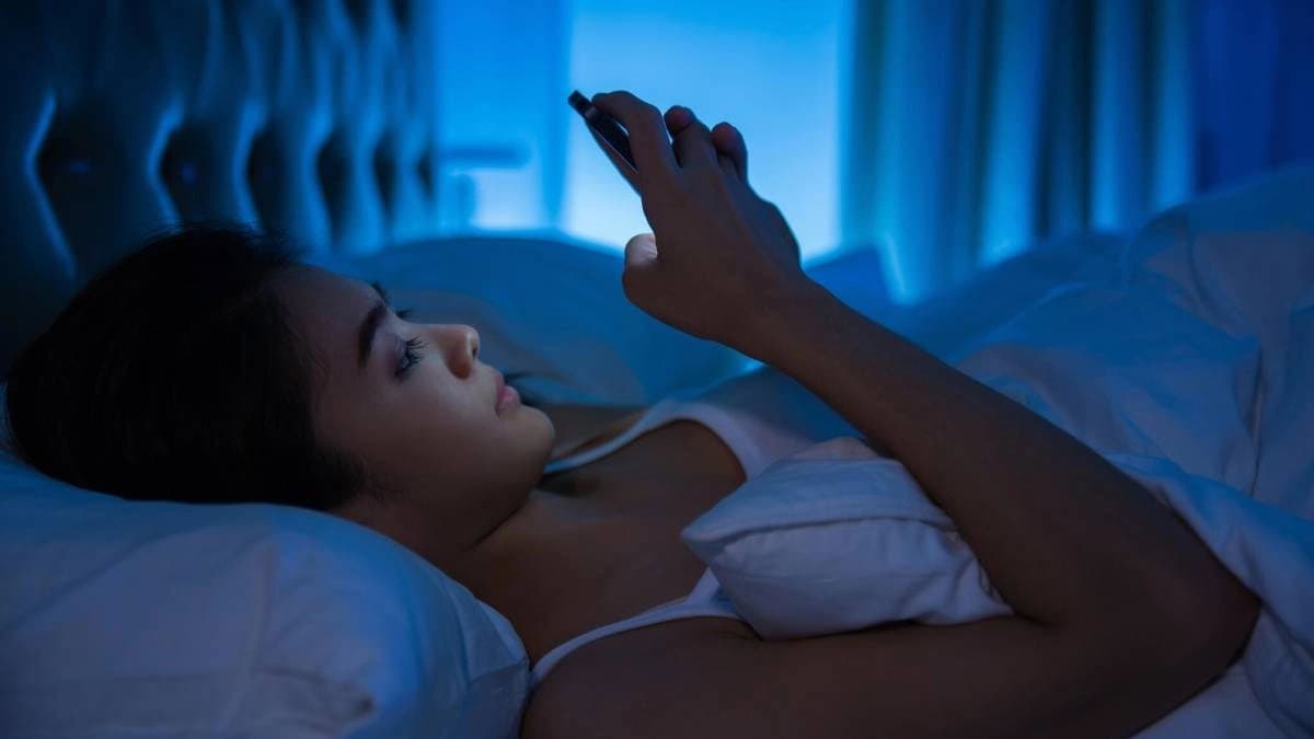 Orthopaedic surgeon warns scrolling phone in bed might be ruining tomorrows sleep today