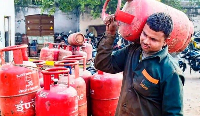 commercial lpg cylinder rate hiked