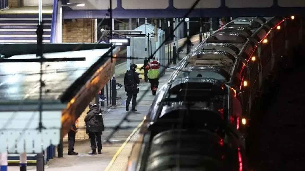 Ten stabbed on London bound train create panic