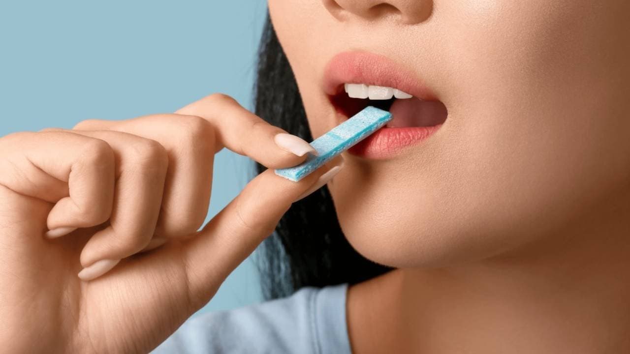 Chewing Gum is flooding your mouth with microplastics 