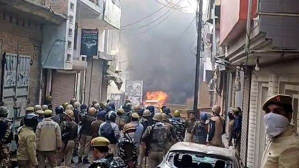মসজিদ না মন্দির জমি কার? সমীক্ষা চলাকালে ধুন্ধুমার উত্তরপ্রদেশে, প্রাণ গেল চারজনের