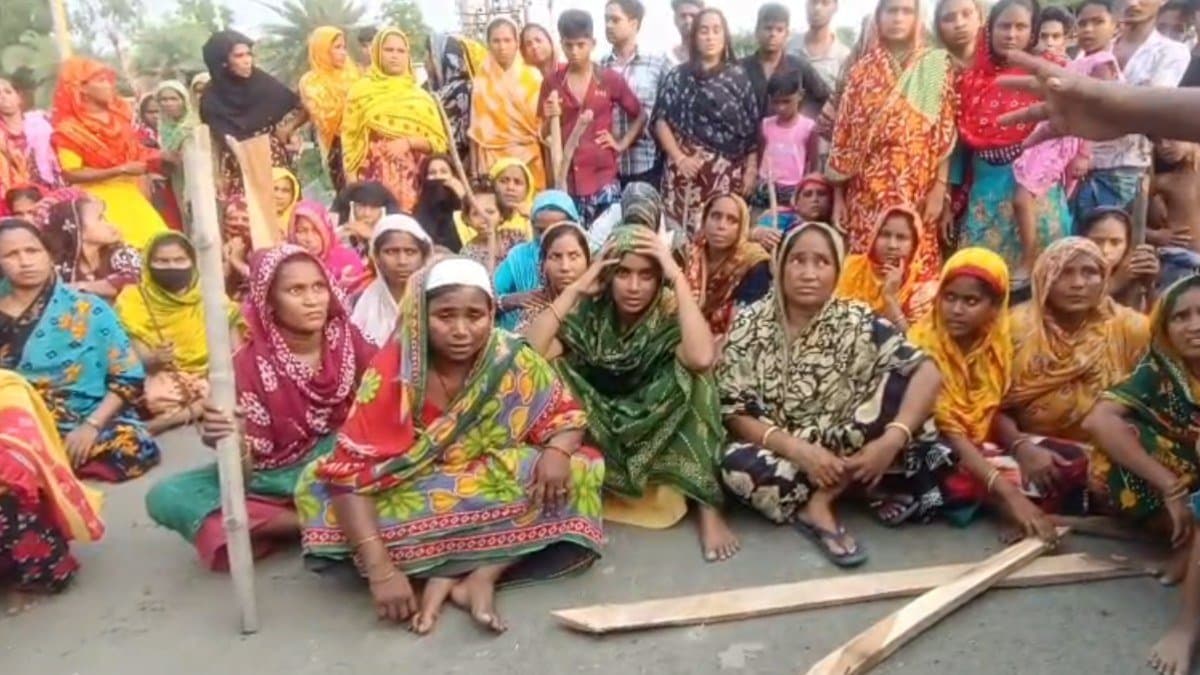 Protester beat up died finally