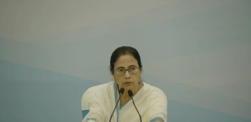 meeting of junior doctors with the Chief Minister has started live streaming is going on