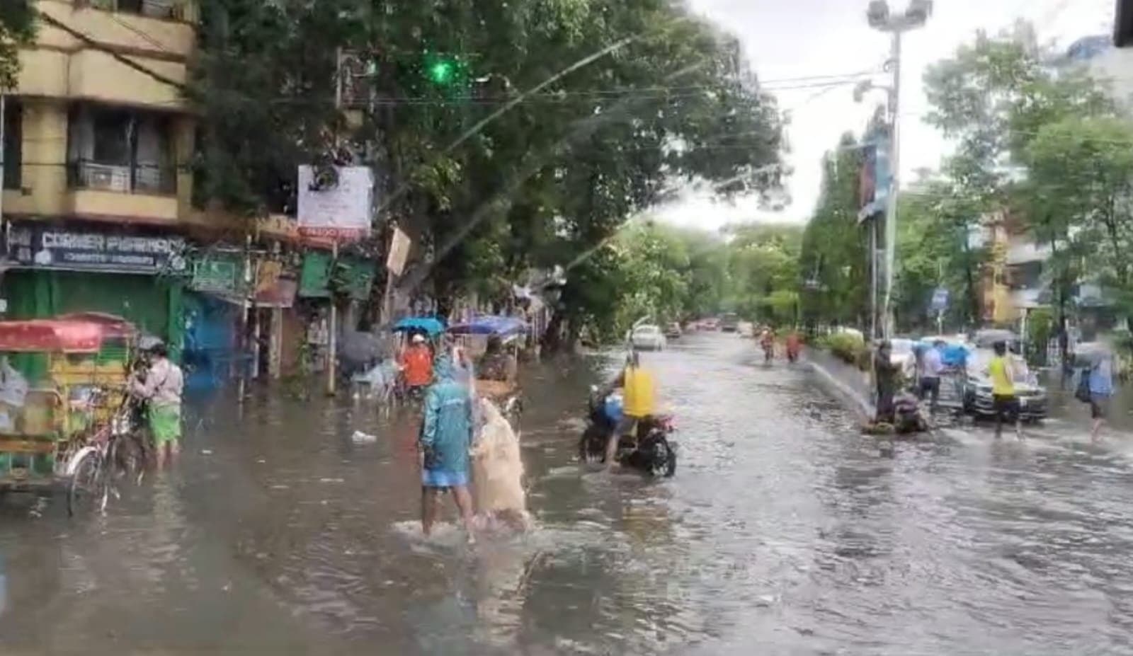 Extreme heavy rainfall alert in kolkata and south bengal