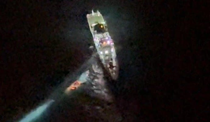 Indian Coast Guard Rescue: মাঝ সমুদ্রে ডুবল পণ্যবাহী জাহাজ, উদ্ধার উপকূলরক্ষী বাহিনীর 