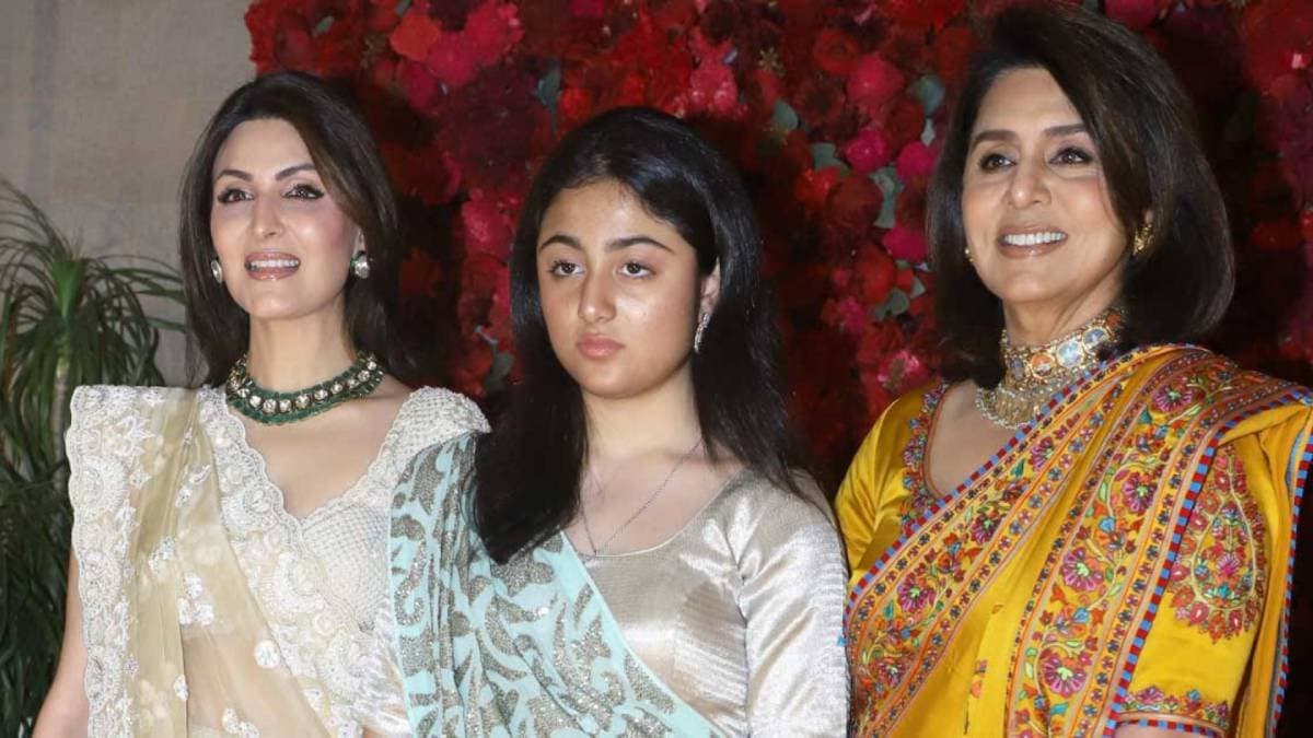 Samara Sahni gently pushes Neetu Kapoor out of frame while posing with Riddhima ENT