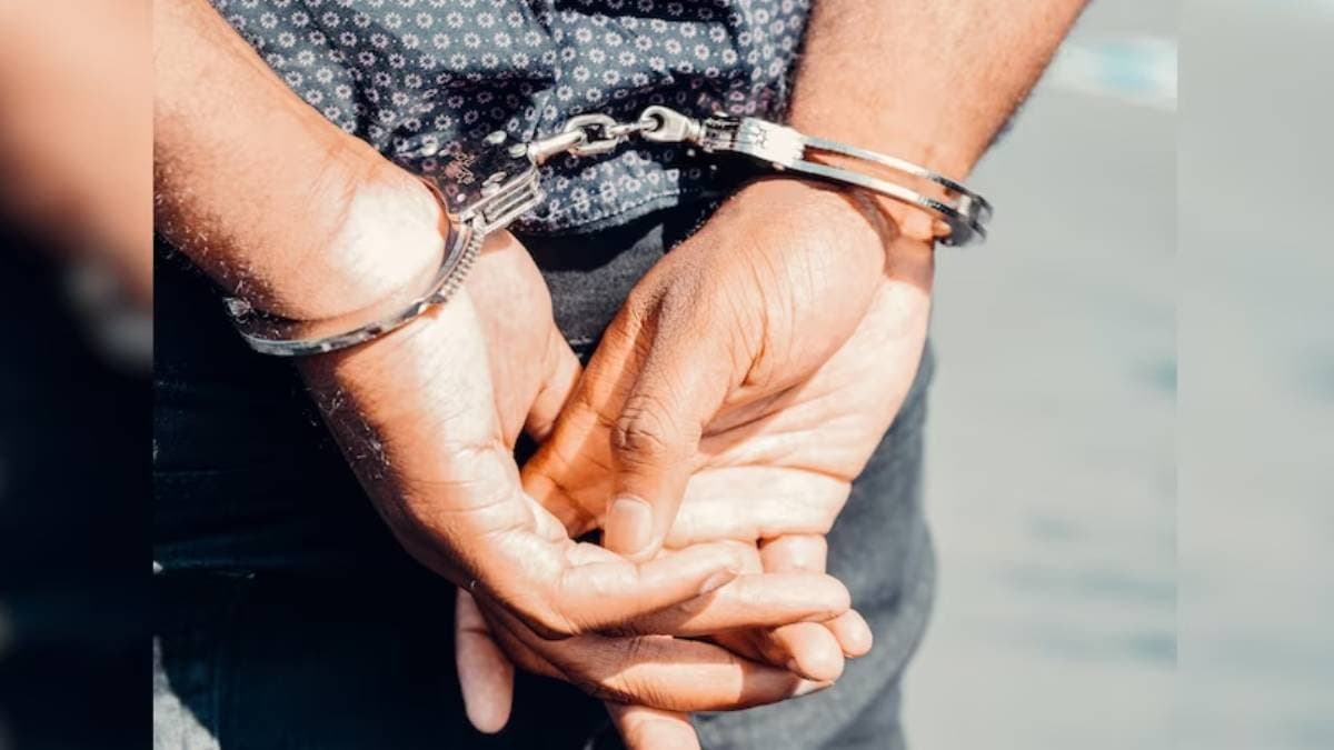 Delhi most wanted gangstar arrested by honey trap