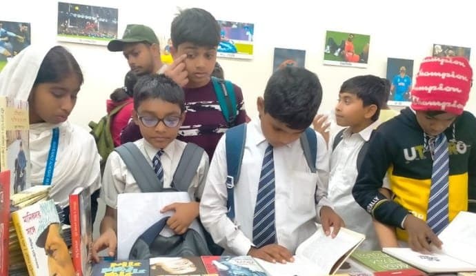 teachers brought students to Kolkata Book Fair