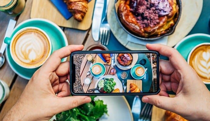 Social Media is affecting our diet process?