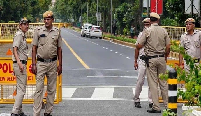 Bomb threat to four hospitals in Delhi