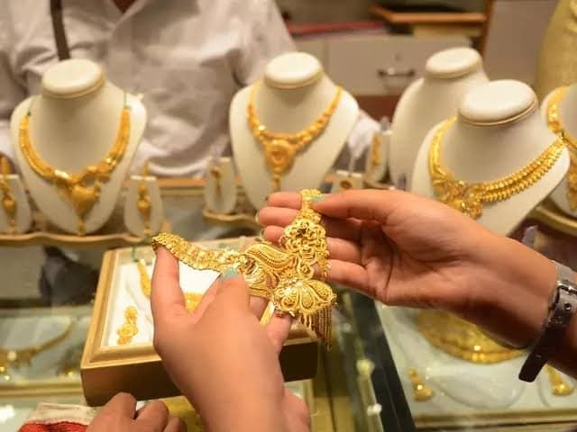 No respite for gold sellers despite price slash as outlets witness negligible customer footfall