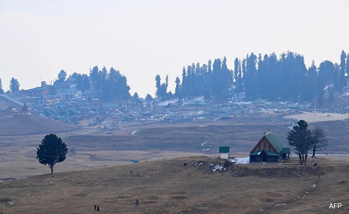 Kashmir's Ski Industry Melts As Temperatures Rise In Gulmarg