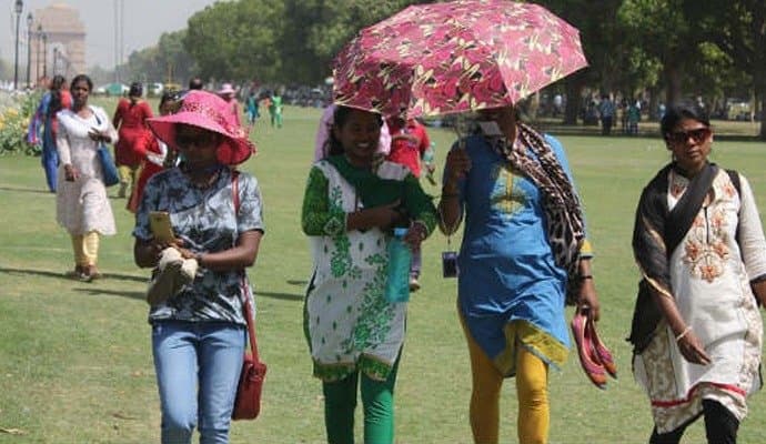 Residents bear scorching heat as mercury rises further across south Bengal