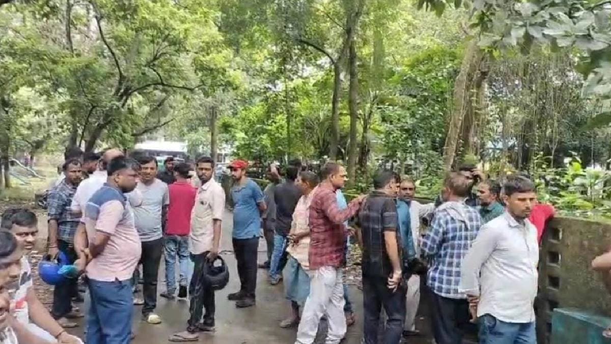  One among six labours died when slag fell on them in the factory in Durgapur