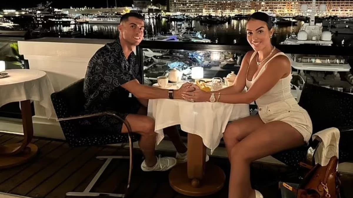 Cristiano Ronaldos girlfriend Georgina Rodriguez shows off her huge engagement ring spt 