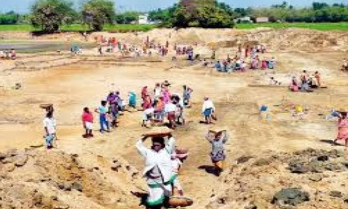 Inconsistencies in 100 days of work Congress criticizes the Modi government