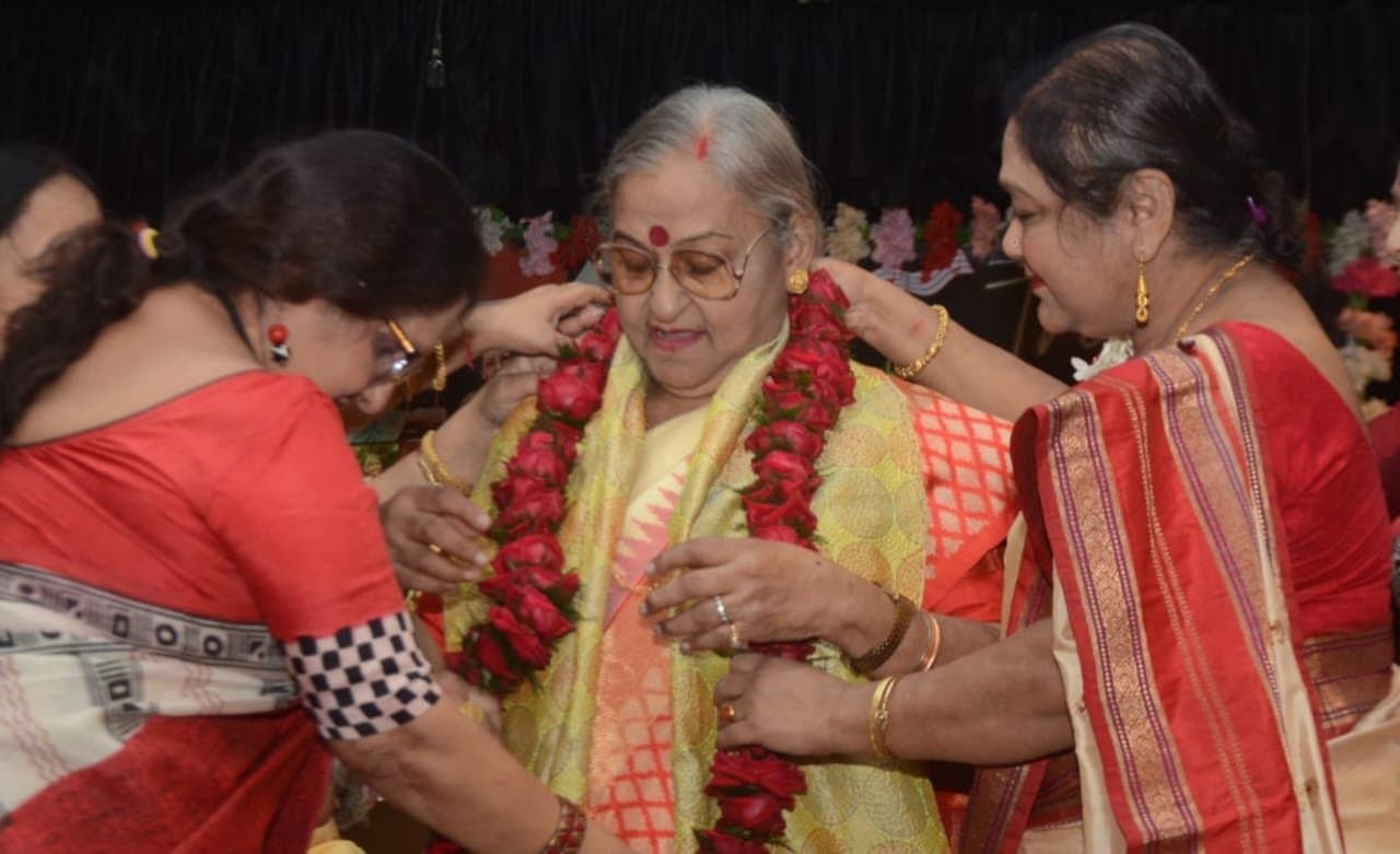 Singer anasuya mukhopadhyay felicitated on her birthday 