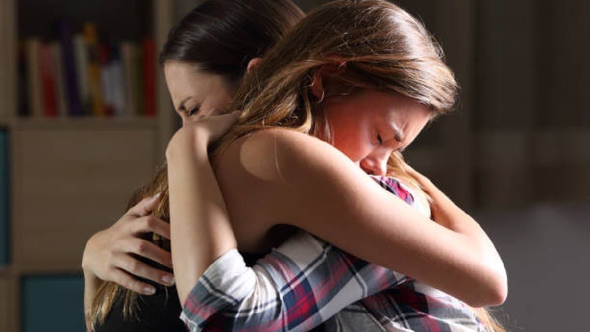 Woman finds her long lost sister after appearing on a dating reality show lif