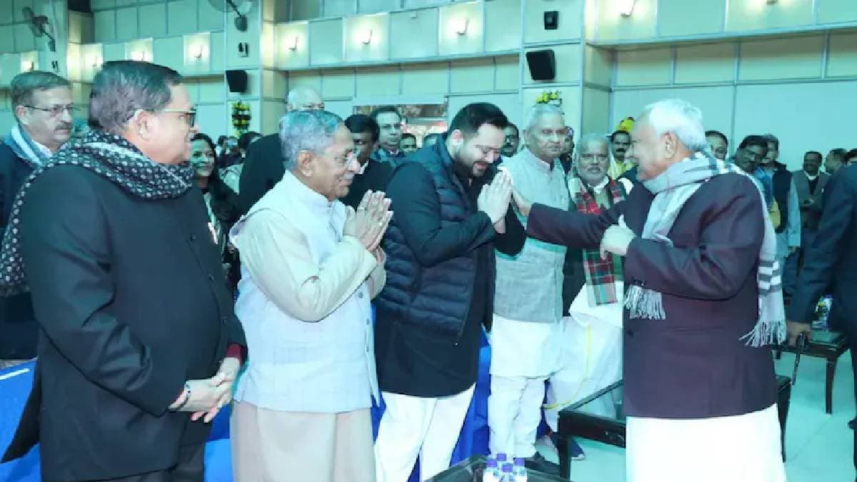 Cm Nitish Kumar LoP Tejashwi Pic Goes Viral Amid Buzz Over Lalu Yadavs Invite