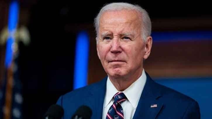 US provides both bombs and bread to drop into Gaza