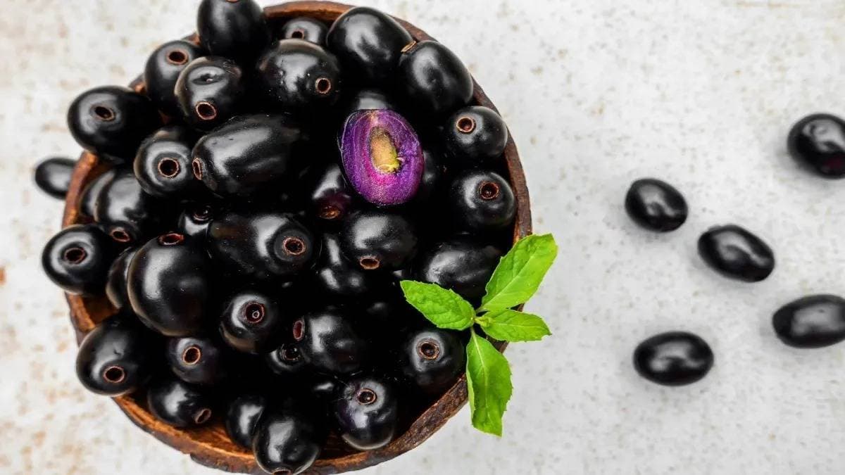 Do not consume Jamun with these foods by mistakes know these side effects  
