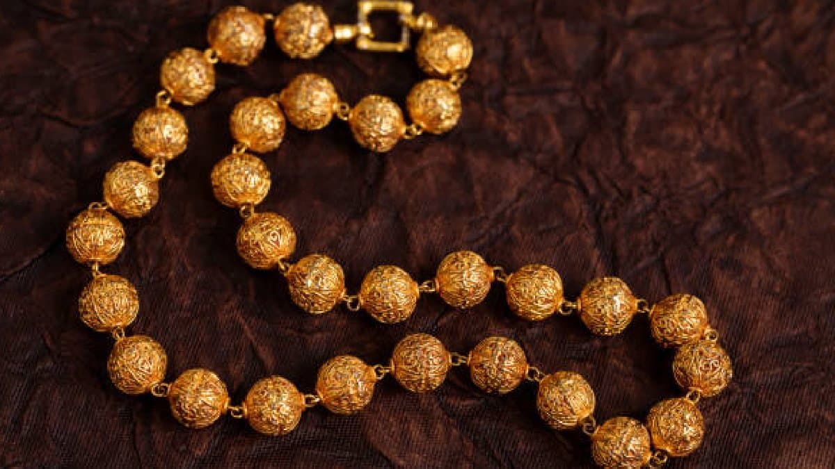 Gold Price Today Huge Price change Check 22 and 24 Carat Gold Price on 2 October