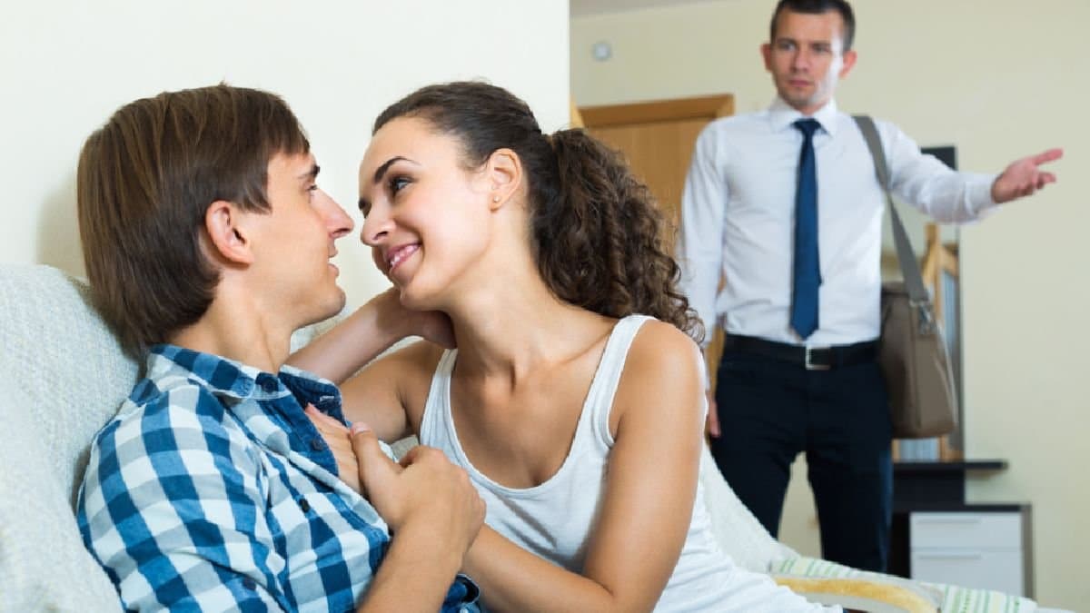 Extra marital affair: Man catches wife red handed having physical intimacy with others