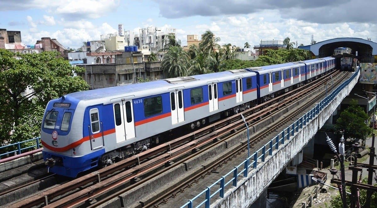 Metro services have been suspended from 13.52 hrs in between Dumdum and Dakshineswar