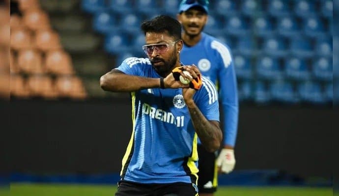 Gambhir starts experiment, Hardik Pandya turns leg spinner in nets