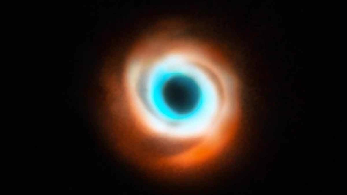 Newborn planet makes Astronomers crazy