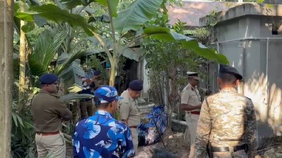 Son allegedly killed his father and kept inside almirah