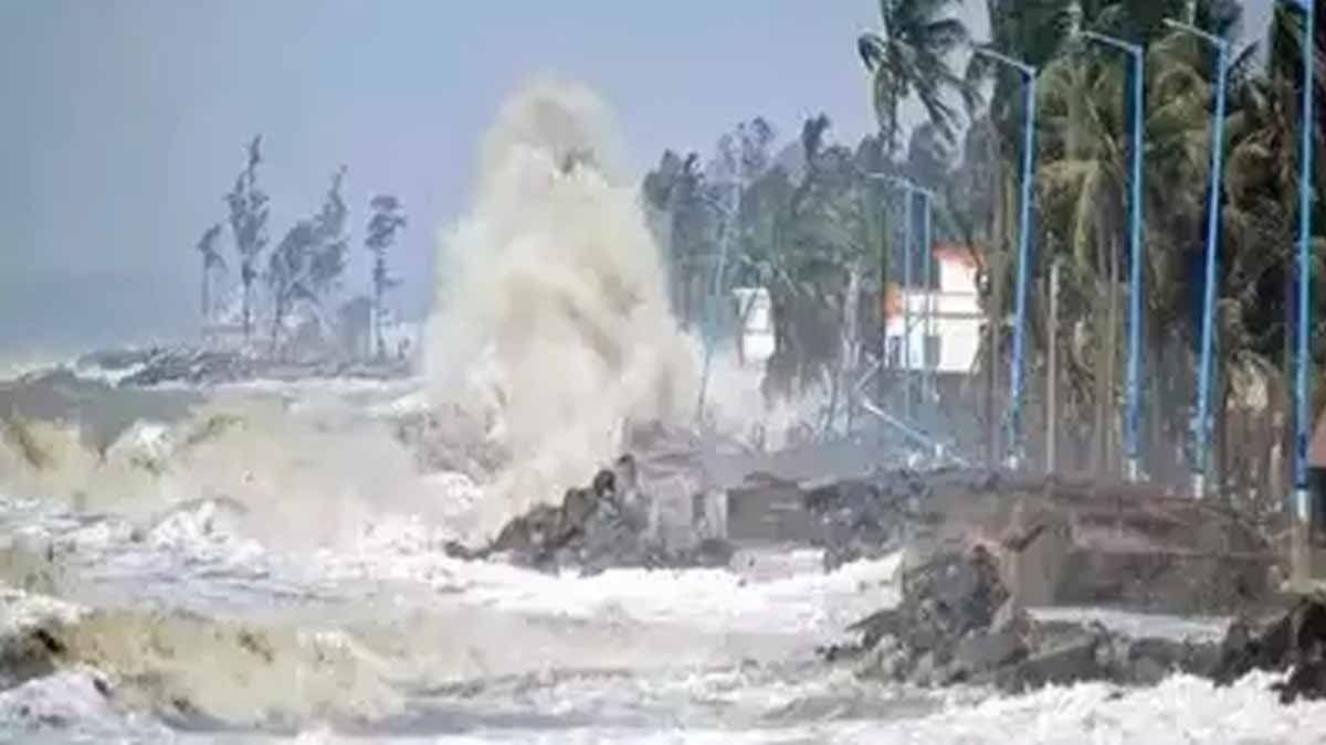 Cyclone Dana Update Flight Suspended, Trains Cancelled High Alert in Odisha 