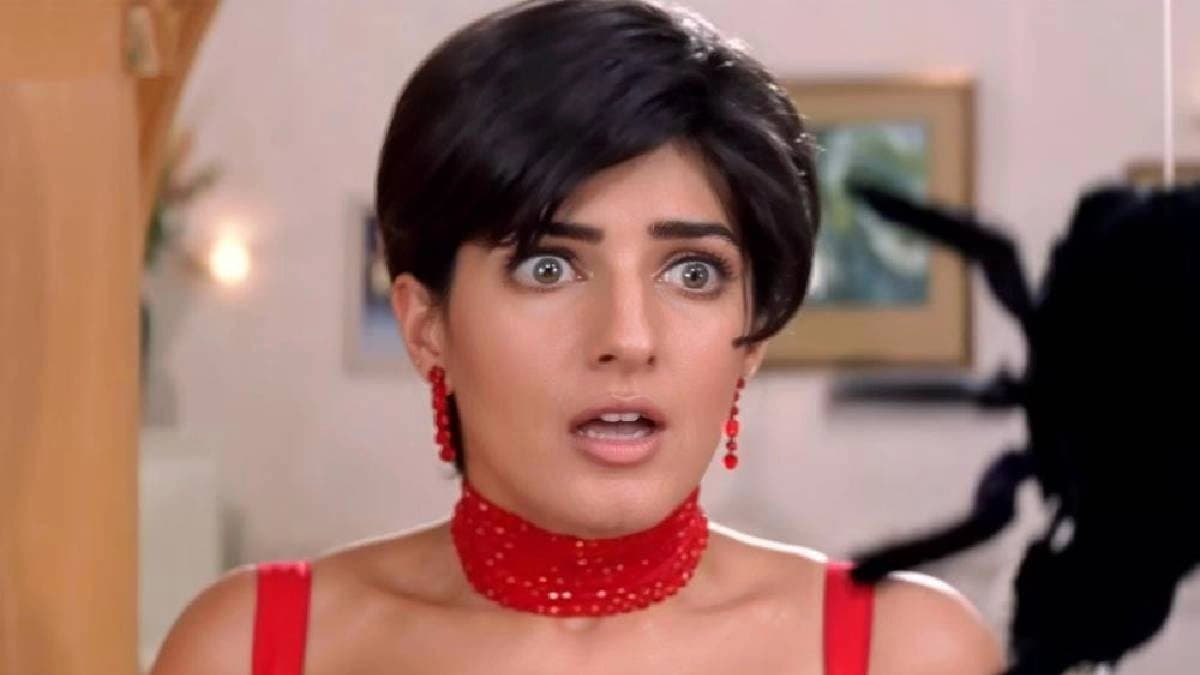 Twinkle Khanna reveals she once ate a salad fertilized with only urine infront of Salman Khan and Aamir Khan