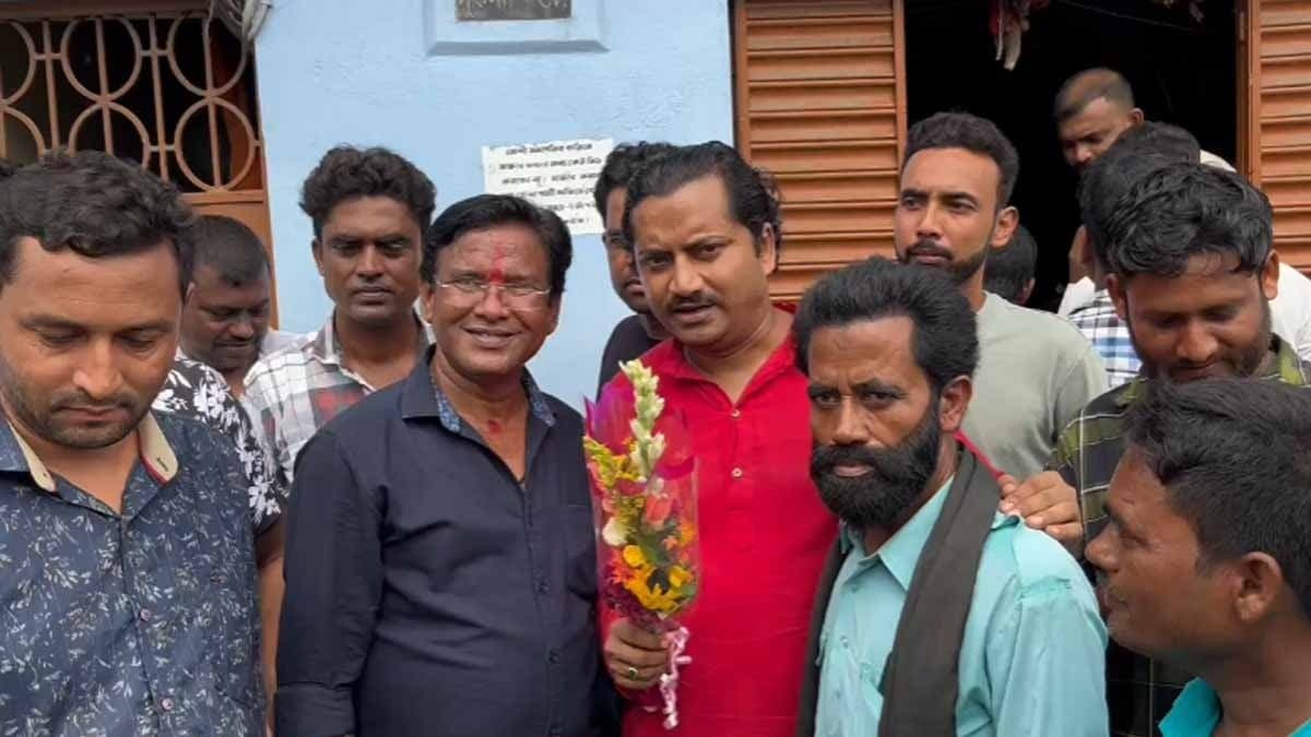 Junior Anubrata meets anubrata mondal at his house gnr